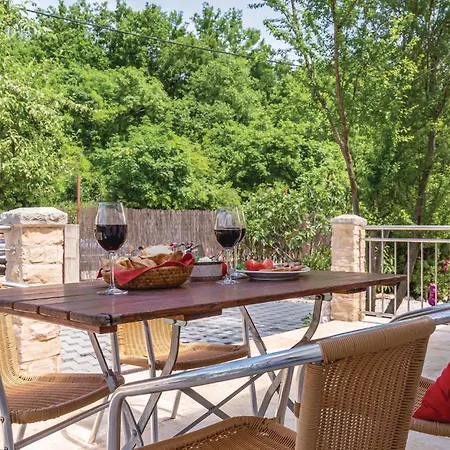 3 Bedroom Pet Friendly In *